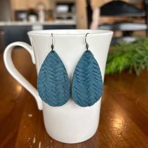 Nickel & Suede Lightweight Leather Earrings sz small (2"). Blue color.